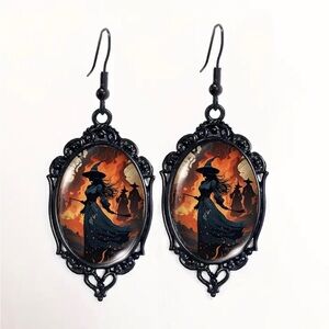 HALLOWEEN WHICH EARRING